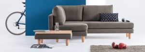 Ambiente Bild, Fahrrad, Schlafsofa und blaue Wand